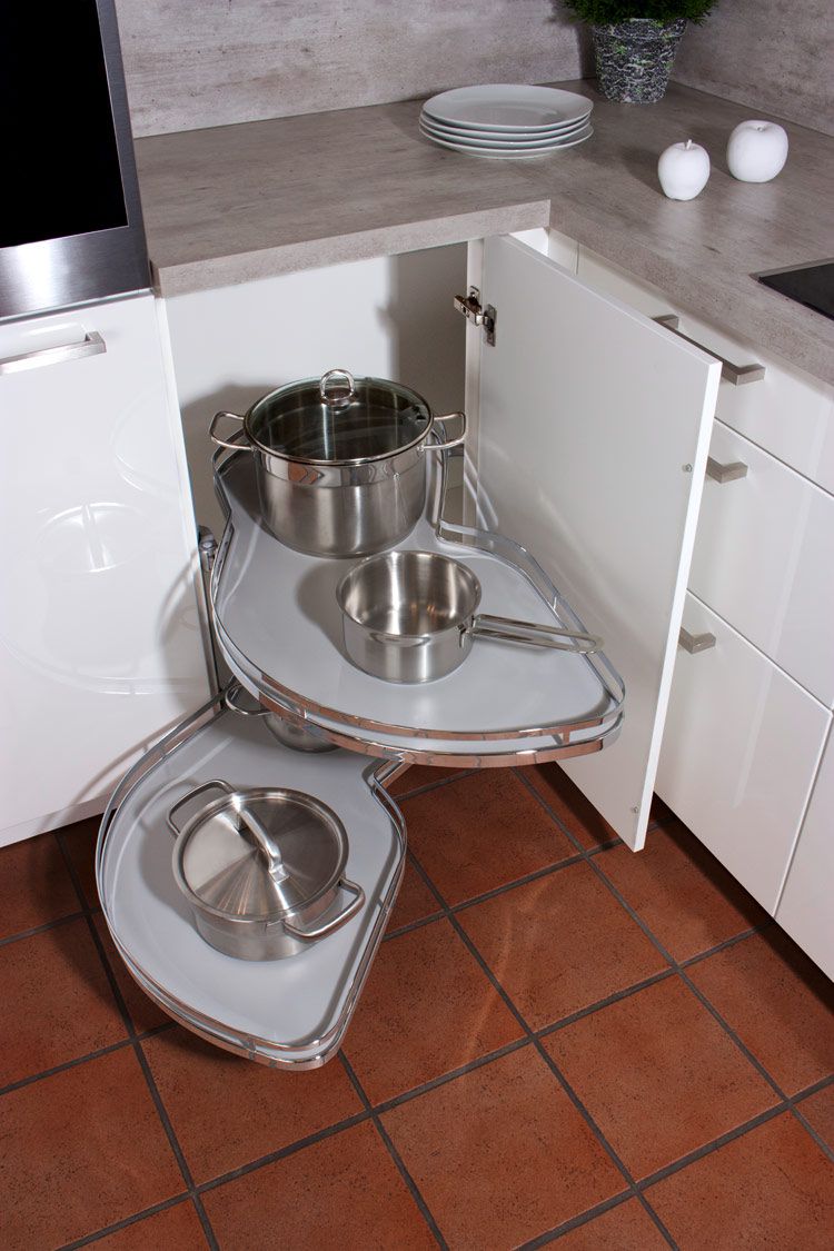Eckschrank Tablarauszug